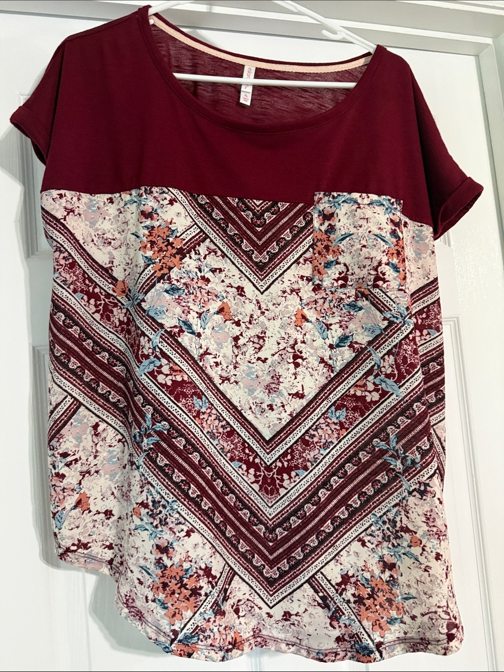 Xhilaration Maroon & Multicolor Floral Short Sleeve Top